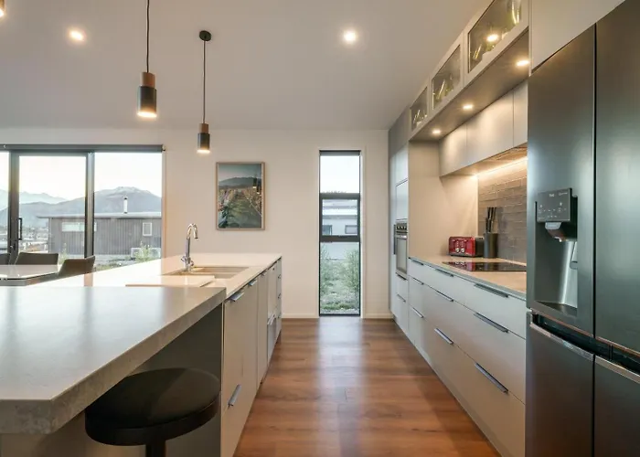 Easy-living With Incredible Views