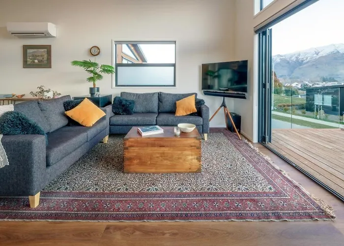 Easy-living With Incredible Views